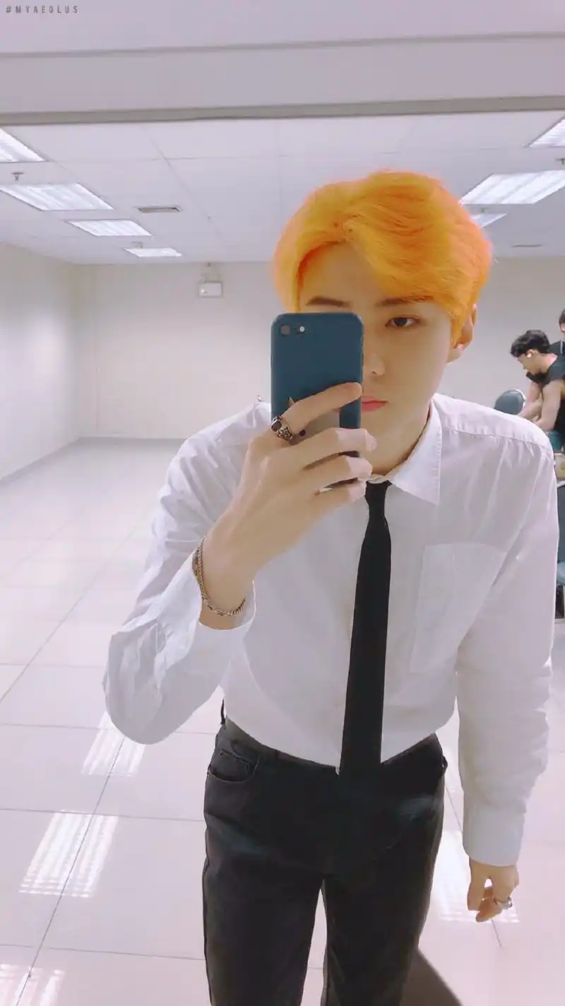 来一波可爱的吴世勋生图.喜欢这样的吴世勋吗?