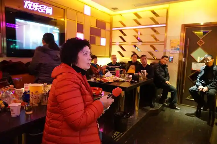 九中高二(9)班同学2019新年聚会歌厅篇……尽情高歌