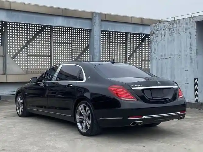 迈巴赫s400,款式虽然有些老了,大灯尾灯要是升级一下还是很漂亮的08