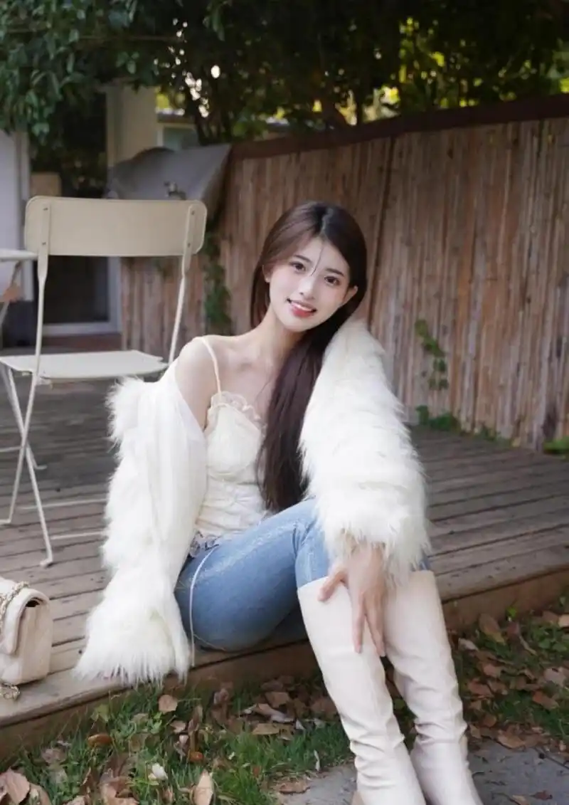 减龄白靴子少女感满满