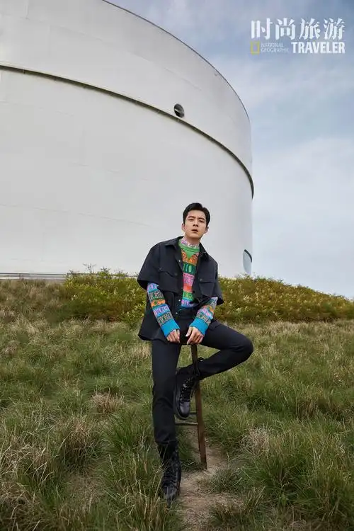 唐人经纪 10-15 11:14 订阅 今日,韩东君全新《时尚旅游》十月刊访骀