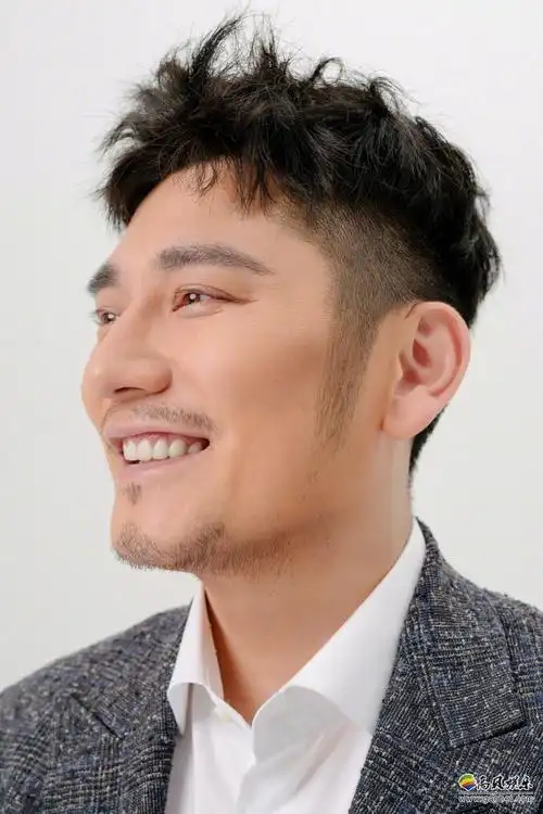 因体重问题备受关注的钱枫晒出新写真照:减肥成效明显!重返颜巅峰-新