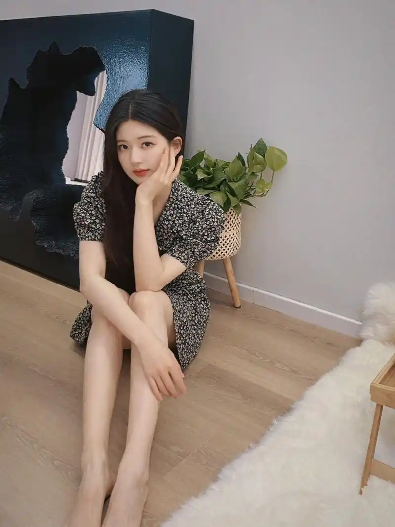 赵露思  光脚丫