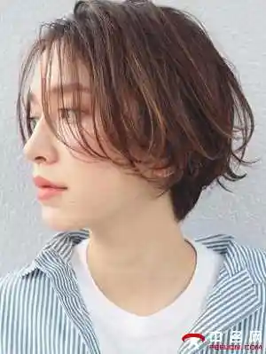 夏季女生流行的发型短发波波头短发减龄又甜美