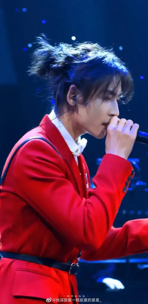 别人有的我们小哲也要有张哲瀚怎么能没有美图楼00持更没事就上来放