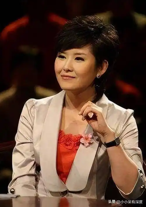 女主持人王宁近照,漂亮有气质!网友:王宁,才是目前央视一姐!