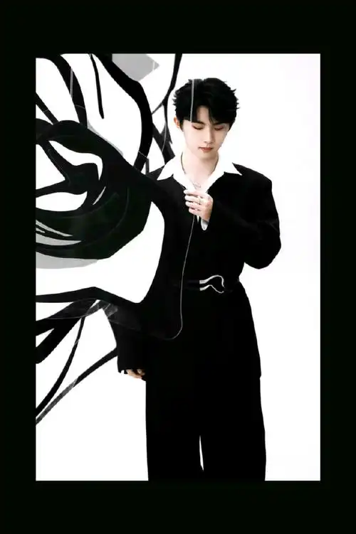 马嘉祺黑色西装随拍