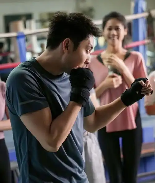 朱天福 原来是你小子本色出演啊.    戏里坑蒙拐骗,戏外偷偷加练.