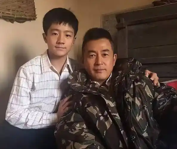 王志飞与张歆艺单方面分手,转身娶小15岁妻子张定涵,今生活美满