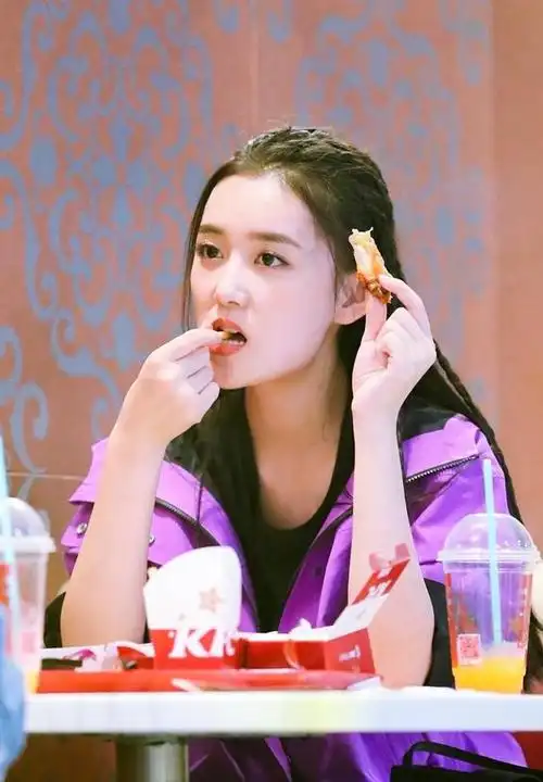 蒋依依,这个名字在近年来可以说是备受瞩目.