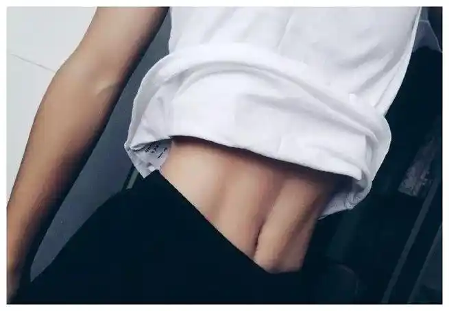 女生怎样才能拥有漂亮的腹肌(女生腹肌训练的正确姿势)