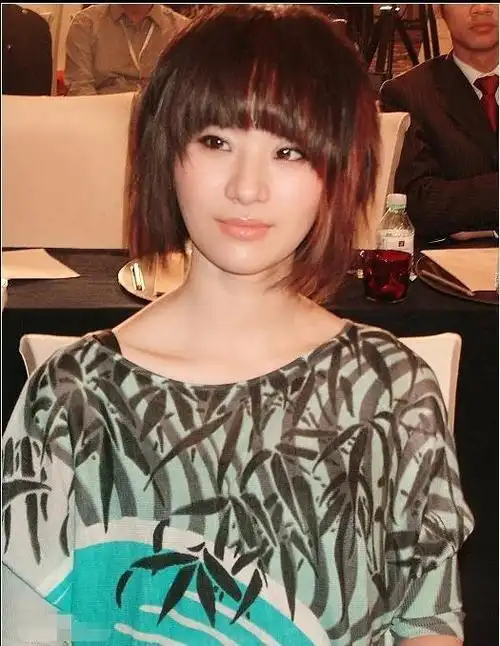 尚雯婕小时候照片,学生时代的她是假小子,20岁时优雅文静