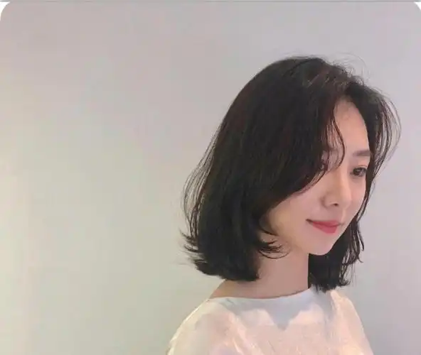 新时尚发型37款立体短发造型烫大波浪让你美到移不看眼