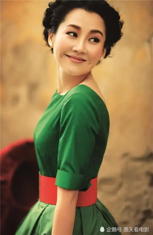 51岁江珊近况曝光,因女儿反对和靳东分手,单身至今不敢谈恋爱