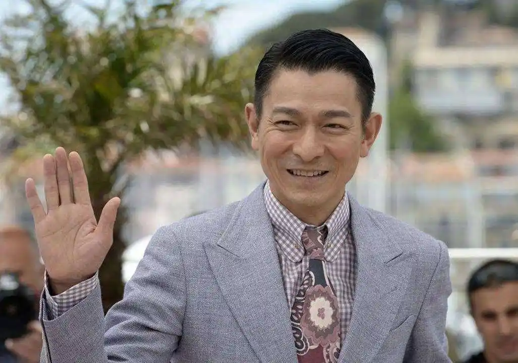 刘德华,祖籍广东江门市,1961年9月27日出生于香港新界,是香港著名艺人