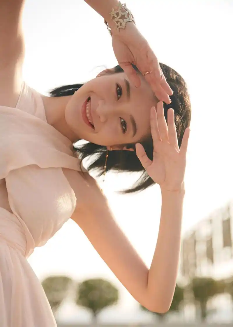 少女以温柔酝酿冬日的甜蜜,与美好如期而至的张雪迎今晚湖南卫视1111