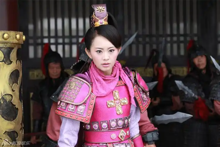 组图:《隋唐4》孙耀琦戎装女将沙场扬威