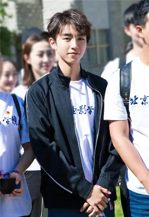 王俊凯北电活动照图片56