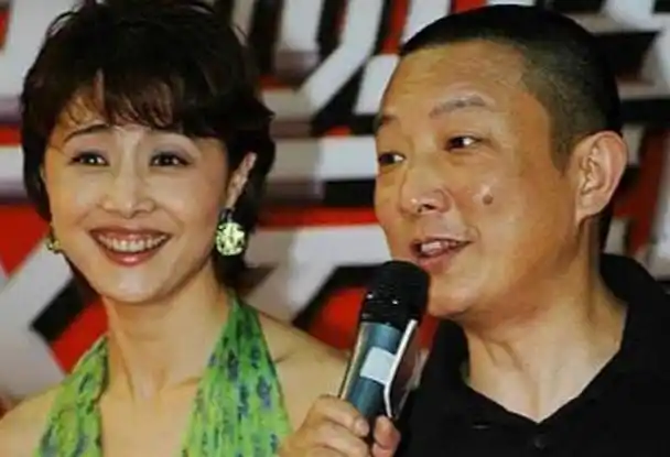 街拍女王宋佳姐想喝酒就喝酒想爱谁就爱谁要你管