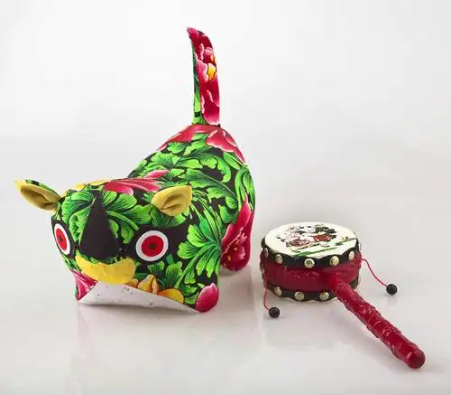 俯视,室内,白天,留白,白色背景,玩具,纺织品,中国,亚洲,反射,鼓,历史,