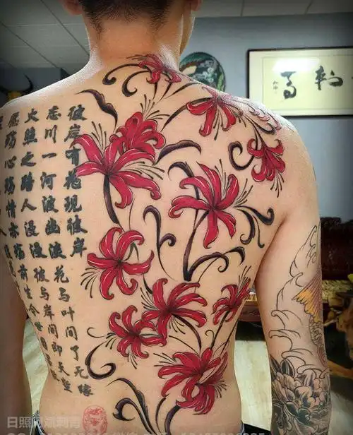 彼岸花纹身图片背部新传统彼岸花纹身图案
