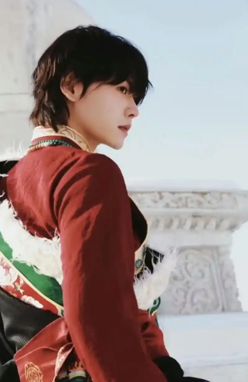 藏袍杀伤力有多强不用我说生日快乐98#肖宇梁 - 抖音