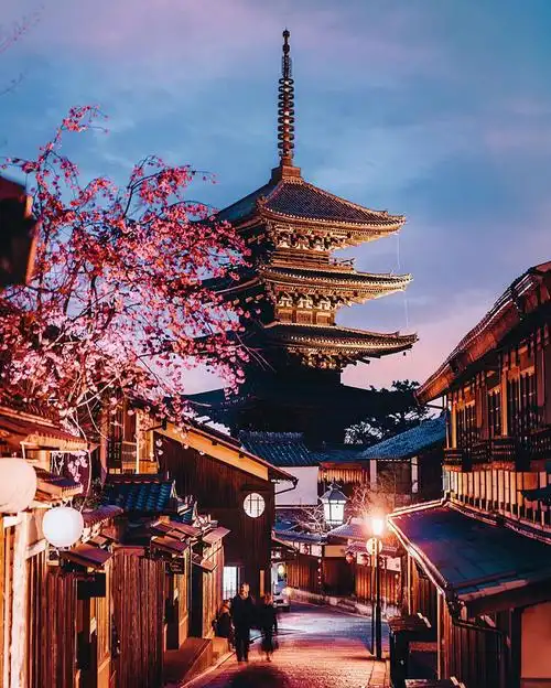 kristina makeeva:樱花下的日本古都风光