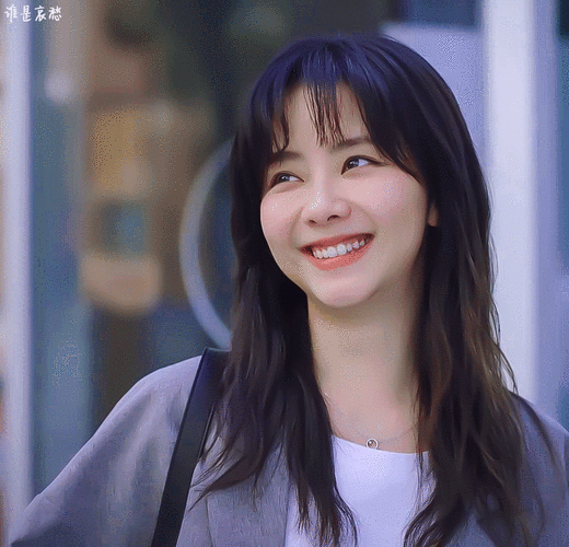 恭喜谭松韵凭借《以家人之名》里的李尖尖提名白玉兰最佳女主角!