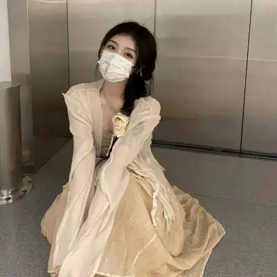 qq女生头像唯美长发清新侧脸,借我一份心动