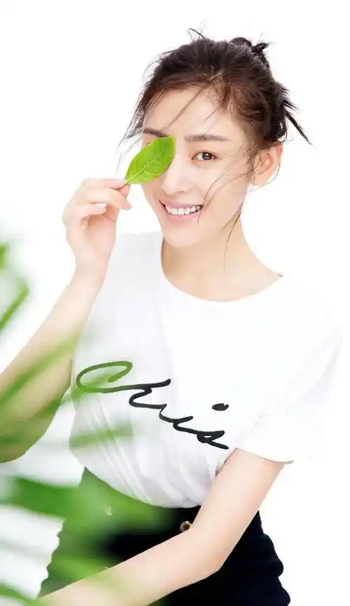 张天爱知性优雅,时尚靓丽,甜美的笑容散发着无限魅力_容貌_女神_自律