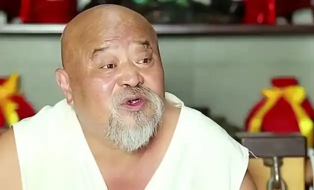 不顾医生劝阻,顿顿8两白酒的演员李琦,躺进icu里改写了他的结局