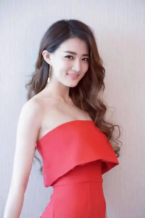 徐璐的美丽与才华并存,你能否顶住她的魅力?