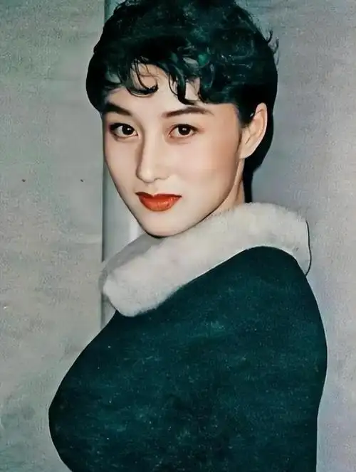 利智嫁给李连杰才是心碎的开始婆婆张凤兰至死都没有原谅她