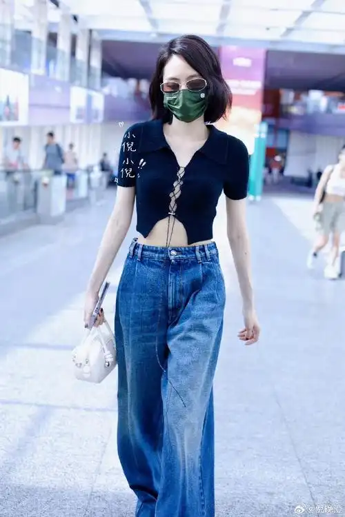刘惜君今日份机场照曝光,黑色绑带露腰上衣,小性感拿捏了~ 67刘惜君