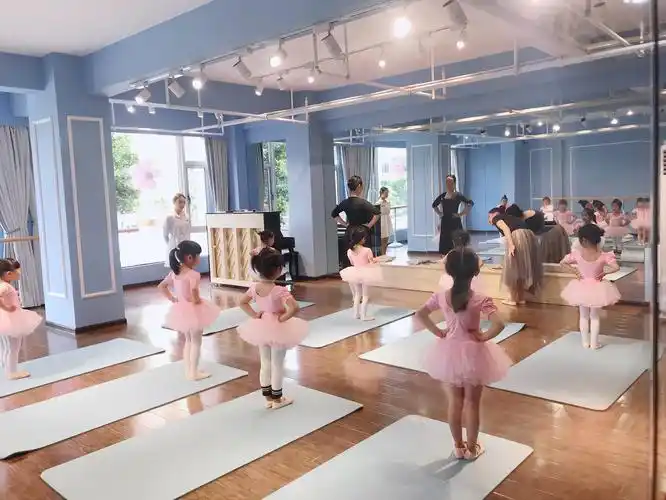 依璐舞蹈艺术培训中心火热招生中