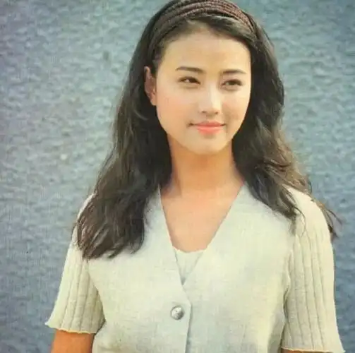 周海媚年轻时候这么美谁能不动心