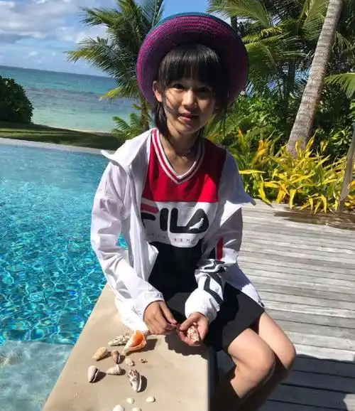 贝儿吐槽妈妈拍摄技术差自己学会p图陆毅夸赞女儿毫无求生欲