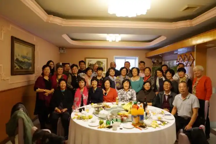 全部到会人员共30人合影-昔日的帅哥美女,已是迟暮之年.