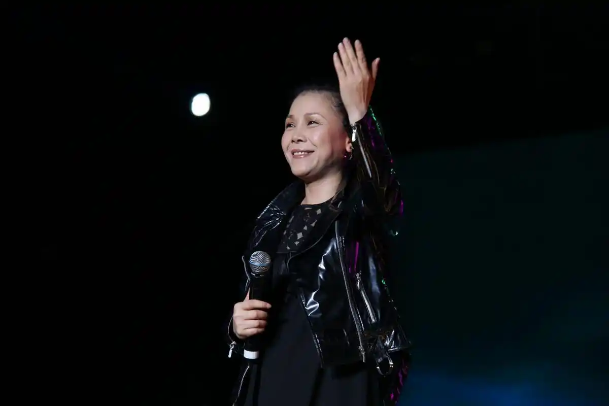 声音非常沙哑十位女歌手,田震第二,莫文蔚第三