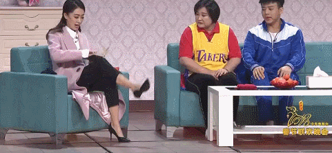 贾玲春晚演绎贾式二郎腿仿佛看到了以后的自己