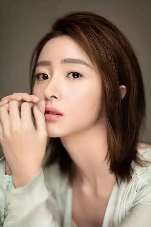 胡冰卿曝氧气写真 清新淡雅显温柔气质