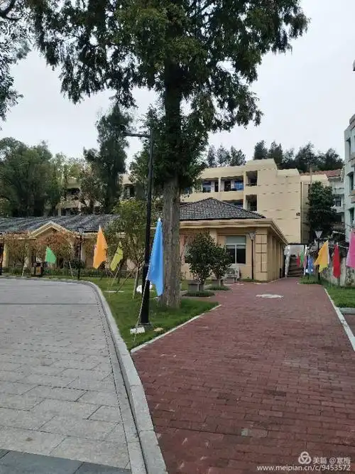 这里曾经为国家培养出很多人才的玉城中学.今为市老年活动中心.