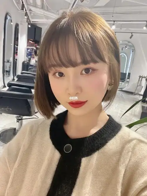 短发造型秋冬氛围感短发发色