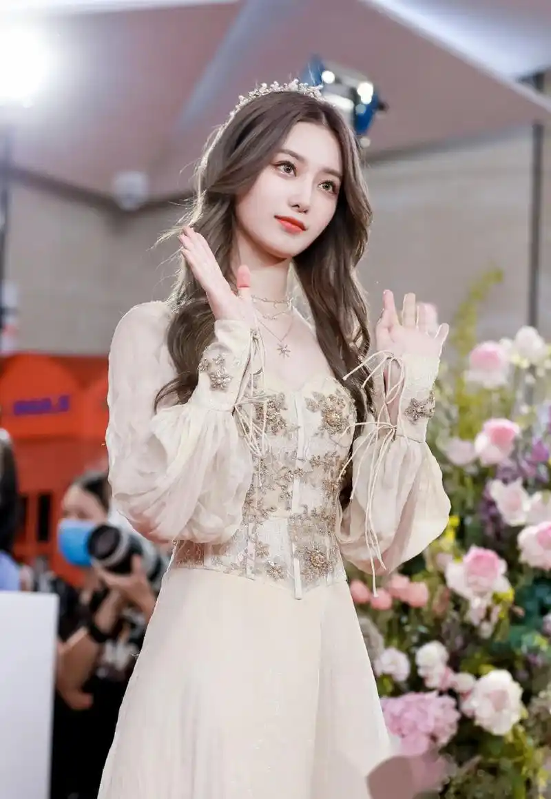 发长文,分别感谢了公司,节目组,教练及粉丝们对她的鼓励和支持.