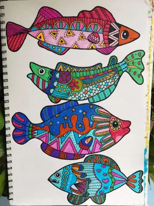 彩色创意线描画富贵鱼马克笔儿童画