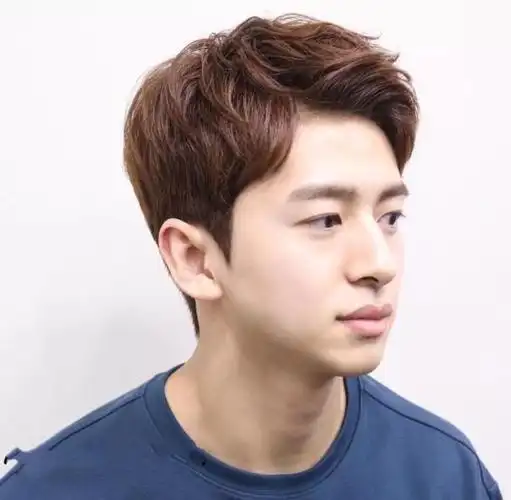 年轻男孩子喜欢的发型