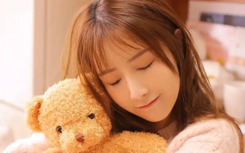 温柔长发美女图片桌面壁纸