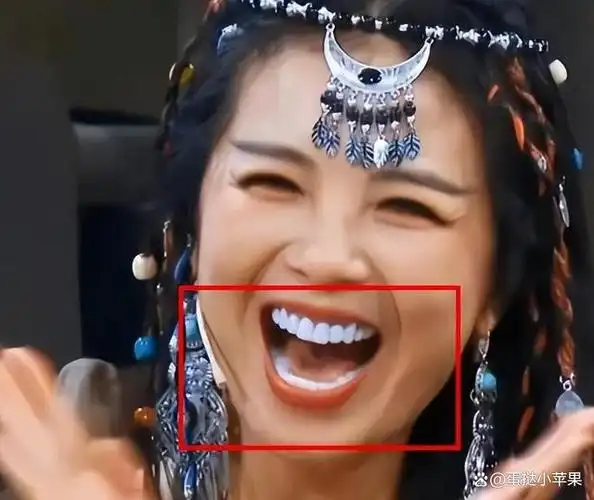 刘亦菲的牙齿,朱珠的手引热议,网友:这才是女明星最真实的一面