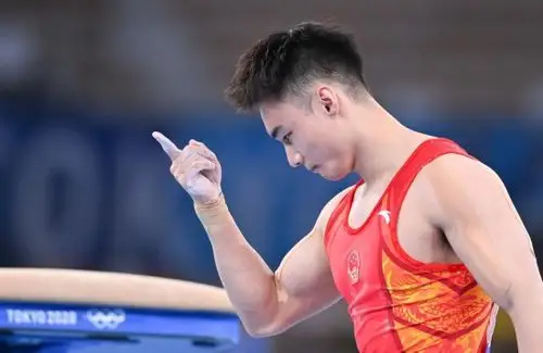 7月28日,中国选手孙炜在跳马项目比赛中.新华社记者 程敏 摄