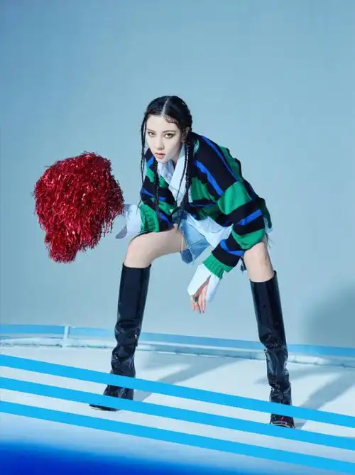 宋妍霏也太a了一双黑色长筒靴炫酷无比粉丝直呼御姐真帅